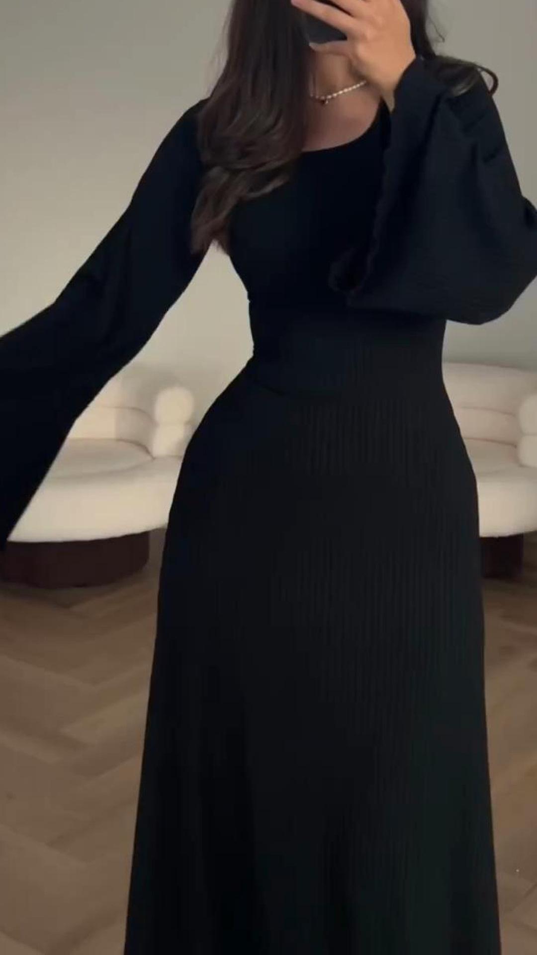 Elegante vestido de punto con cintura anudada